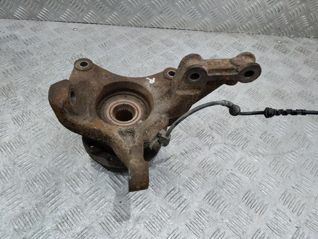 кулак поворотный правый Renault Megane 3 поколение 2011 - фото №1