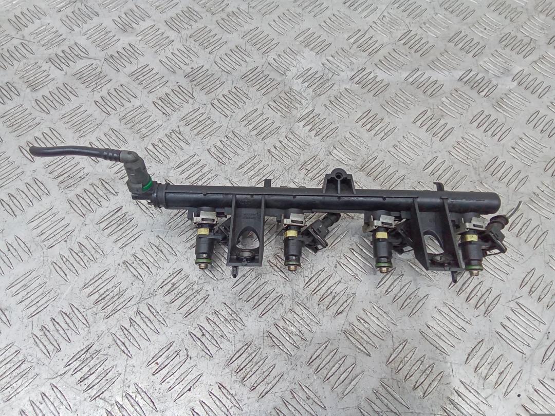 топливная рампа Renault Clio 3 поколение 2007, 1.2 л., бензин, 8200604620 - фото №1