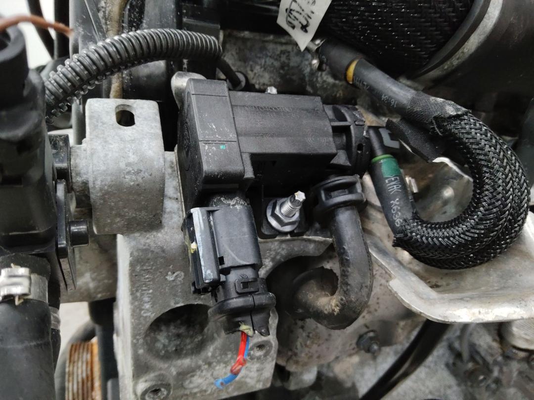 электромагнитный клапан Peugeot 208 1 поколение 2012, 1.4 л., 8HR (DV4C), дизель, 9810400480 - фото №1