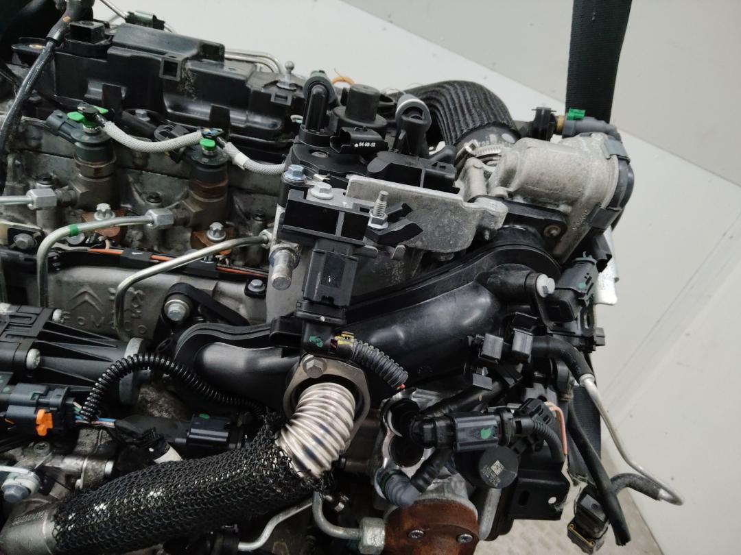 патрубок интеркулера Peugeot 208 1 поколение 2012, 1.4 л., 8HR (DV4C), дизель, 9685282480 - фото №1