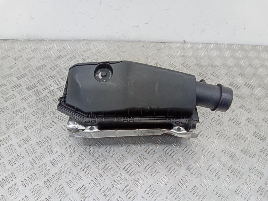 корпус воздушного фильтра Mercedes-Benz C-Класс W203/S203/CL203 2001, 2.2 л., дизель, A6110901601 - фото №1