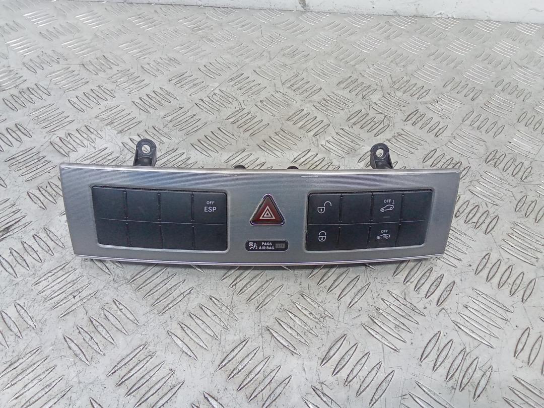 кнопка аварийной сигнализации Mercedes-Benz C-Класс W204/S204 2007, A2038707910 - фото №1