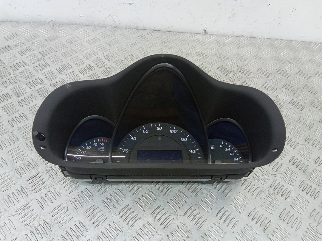 щиток приборов (приборная панель) Mercedes-Benz C-Класс W203/S203/CL203 2002, A2035402047 - фото №1