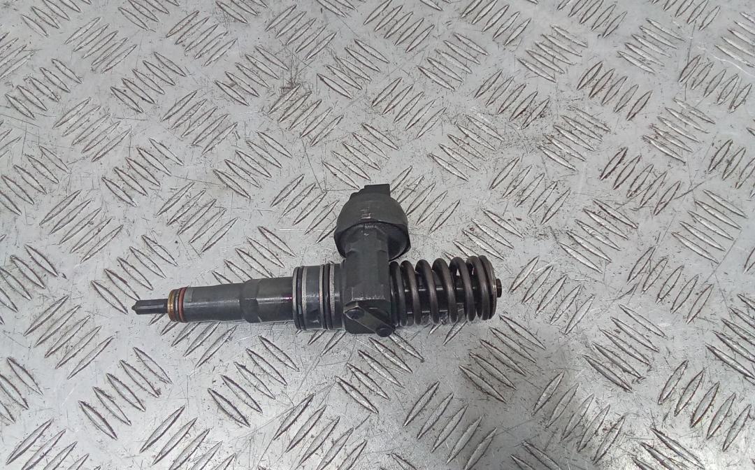 форсунка SEAT Ibiza 4 поколение 2009, 1.4 л., дизель - фото №1