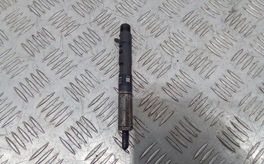 форсунка Renault Kangoo 2 поколение 2012, 1.5 л., дизель, 166000897R, 8200827965 - фото №1