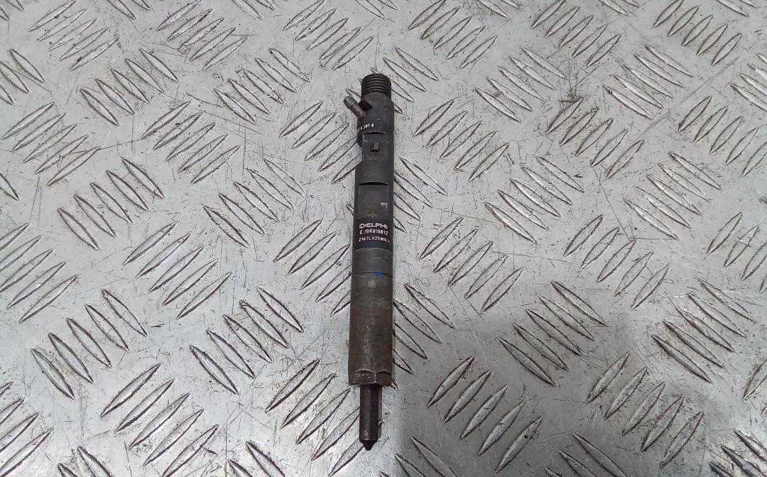 форсунка Renault Clio 3 поколение 2005, 1.5 л., дизель, 8200206565, 8200049873, EJBR01801Z - фото №1