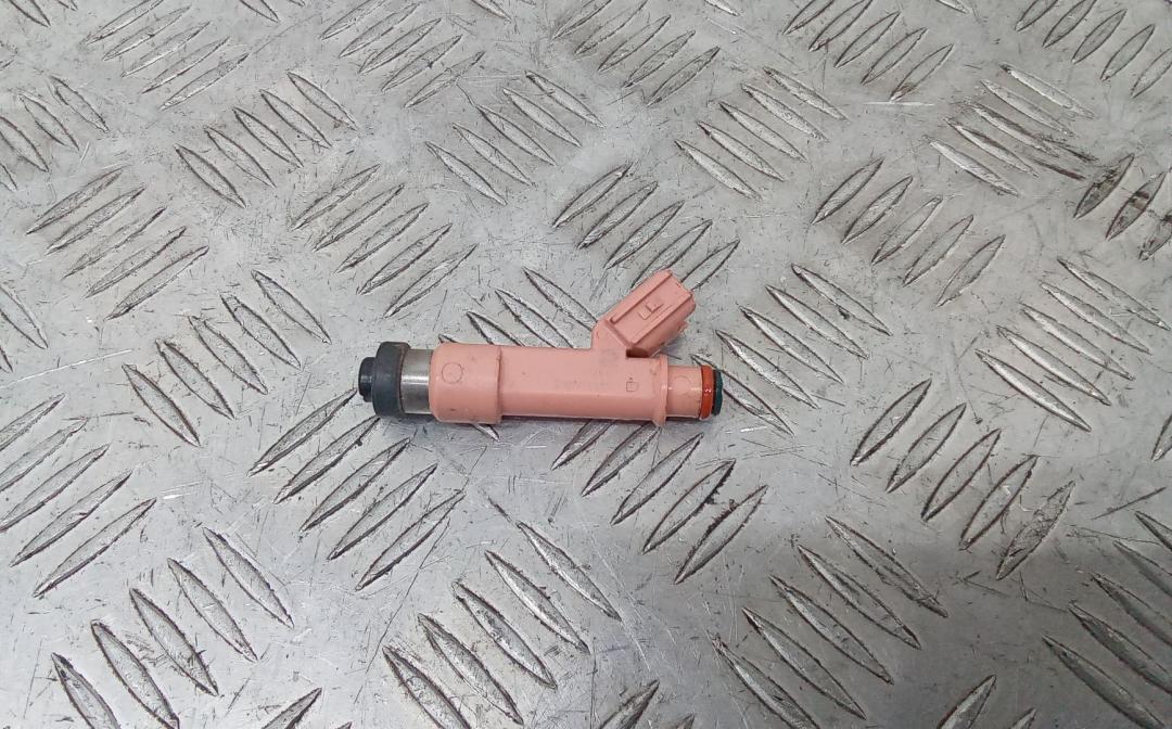 форсунка Toyota Yaris XP130 2012, 1.5 л., бензин, 2325021091 - фото №1