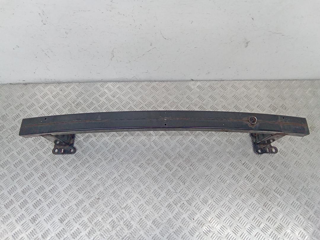 усилитель бампера переднего Nissan Qashqai 1 поколение 2007, 1.5 л., дизель, 62030JD000 - фото №1