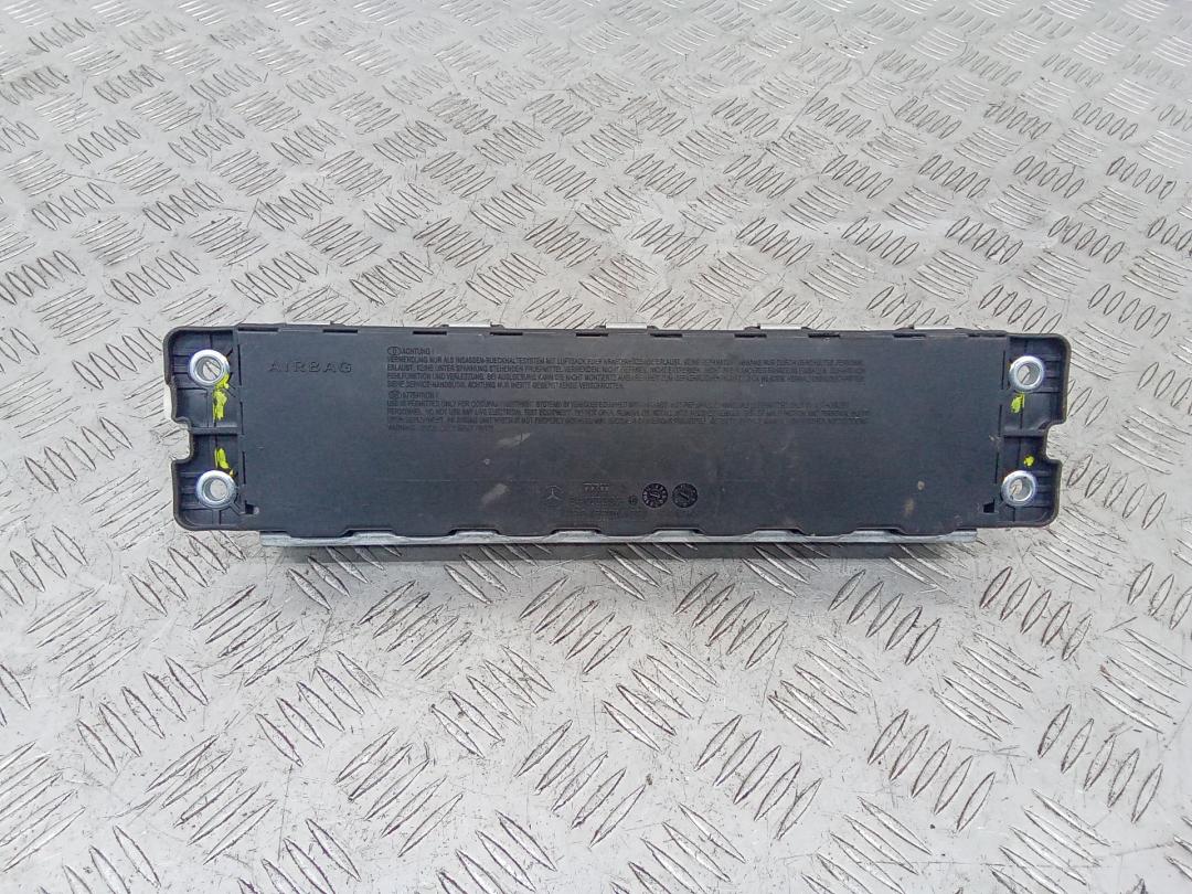 подушка безопасности коленная Mercedes-Benz C-Класс W205/S205/C205 2014, A2058601600 - фото №1