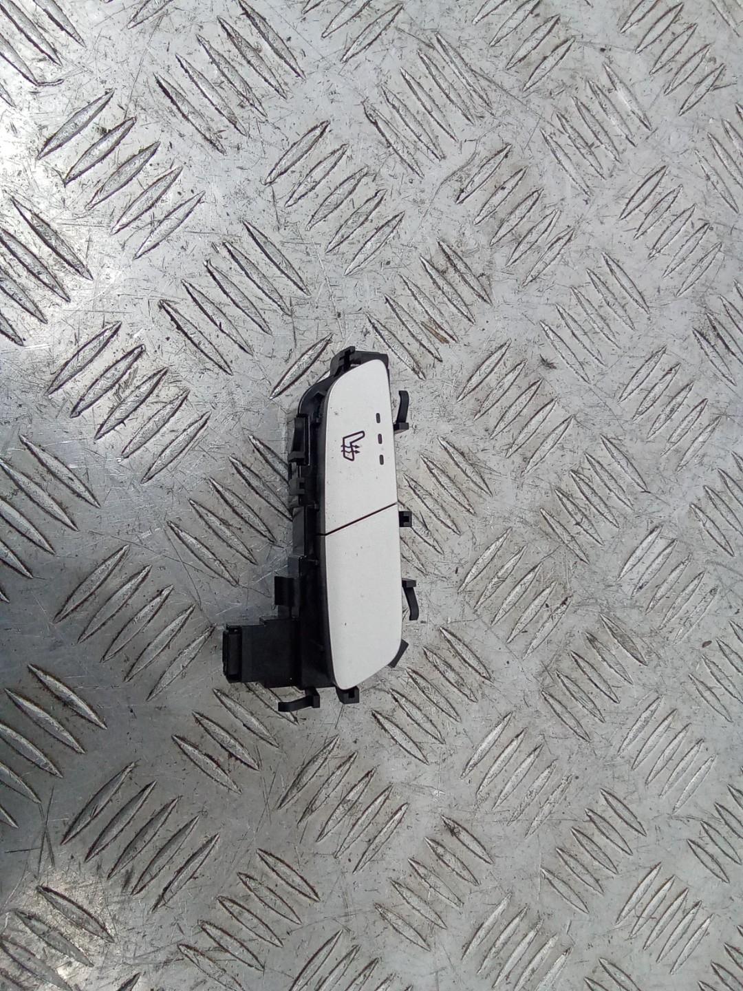 кнопка обогрева сидений Mercedes-Benz GLC Coupe C253 2018, A2139057302 - фото №1