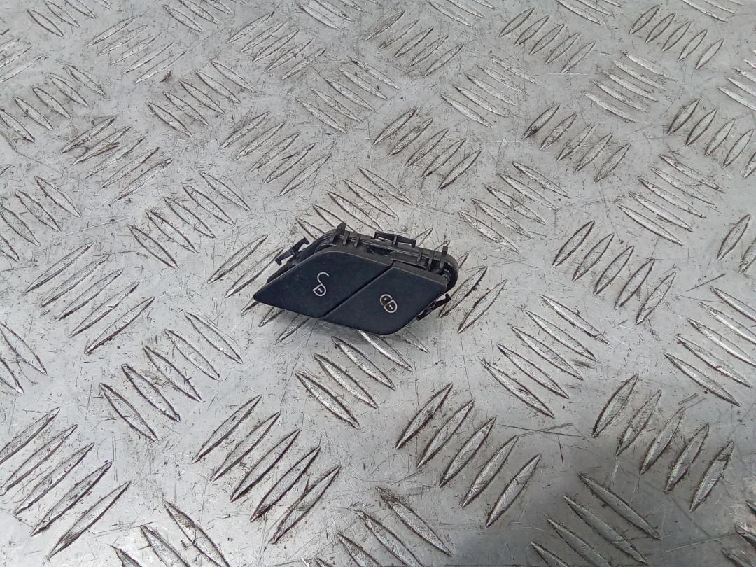 кнопка центрального замка Mercedes-Benz GLC Coupe C253 2018, A2059055151 - фото №1