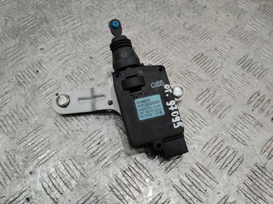 активатор замка багажника Hyundai Santa Fe 2 поколение (CM) 2006, 957502B000 - фото №1