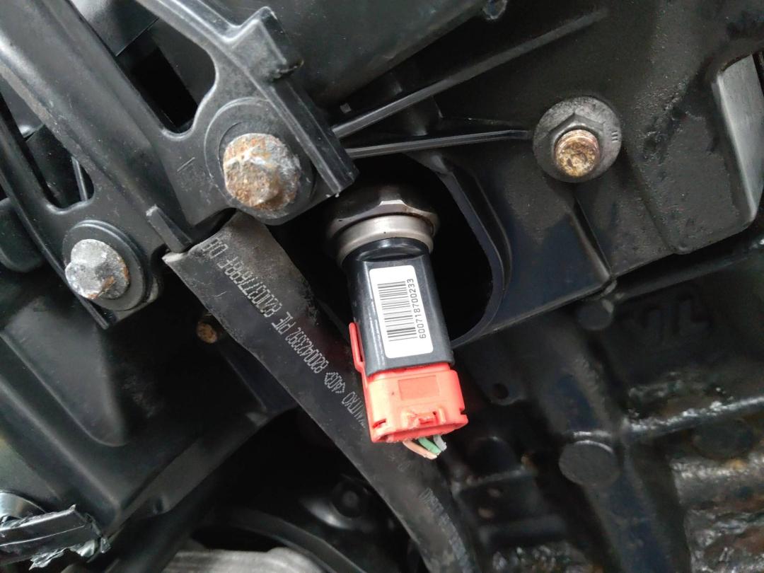 датчик давления топлива Renault Megane 3 поколение 2008, 1.5 л., K9K 732, дизель, МКПП - фото №1