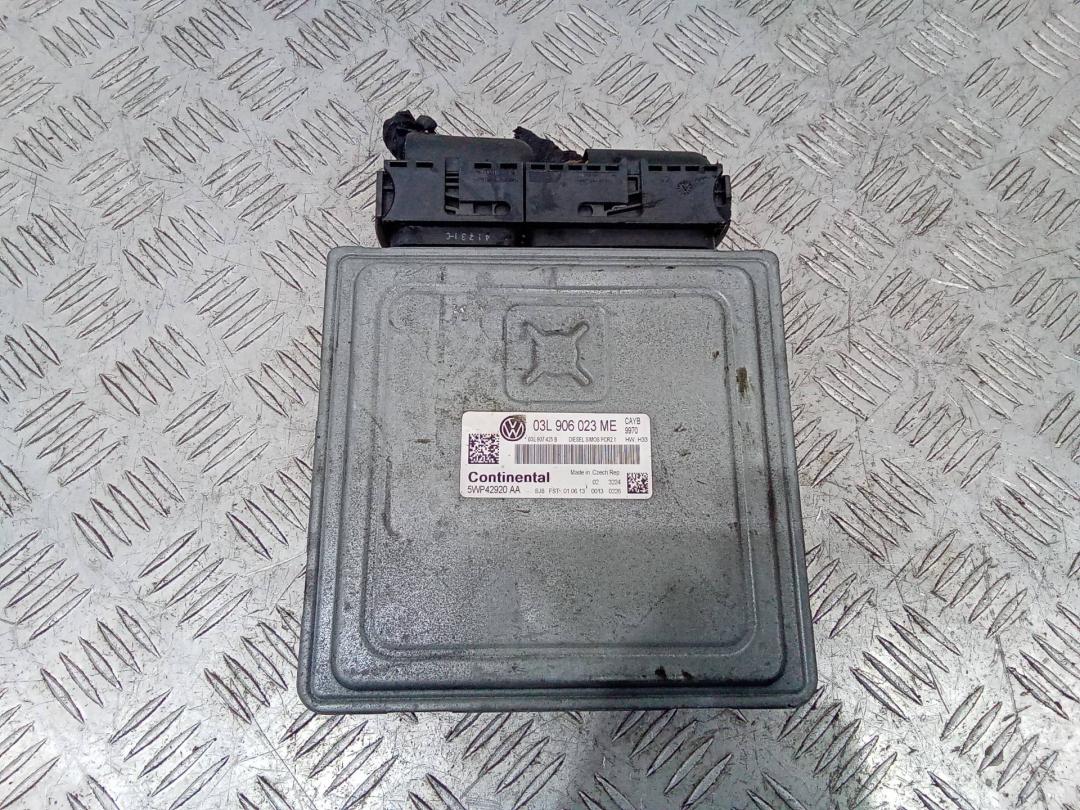 блок управления двигателем Volkswagen Polo 5 поколение 2013, 1.6 л., дизель, 03L906023ME - фото №1