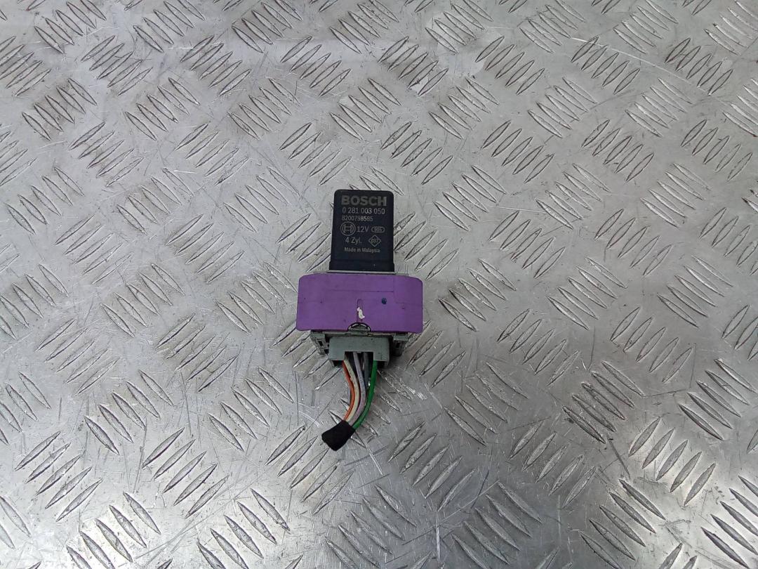 реле накала свечей Renault Trafic 3 поколение 2015, 1.6 л., дизель, МКПП, 8200798585 - фото №1