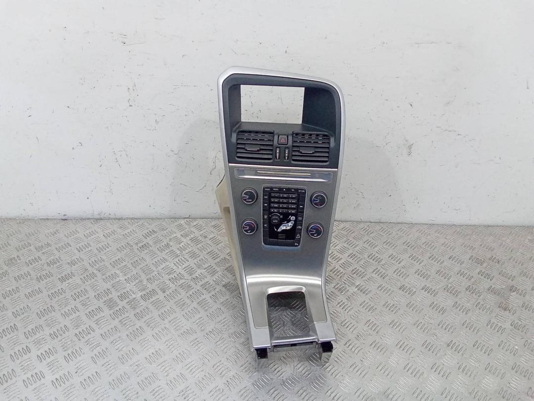 консоль салона Volvo XC60 1 поколение 2011, 1877389 - фото №1