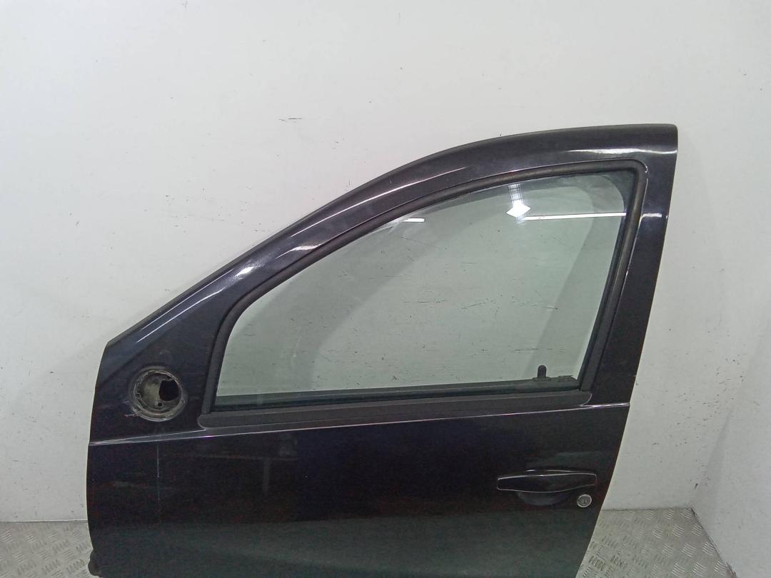 стекло двери передней левой Dacia Duster 1 поколение 2011 - фото №1