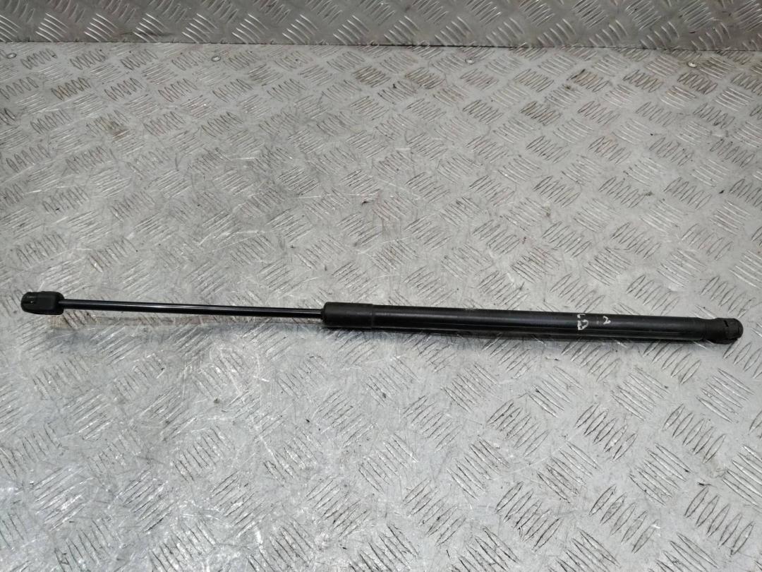 амортизатор капота Volkswagen Touareg 2 поколение 2010, 7L6823359 - фото №1