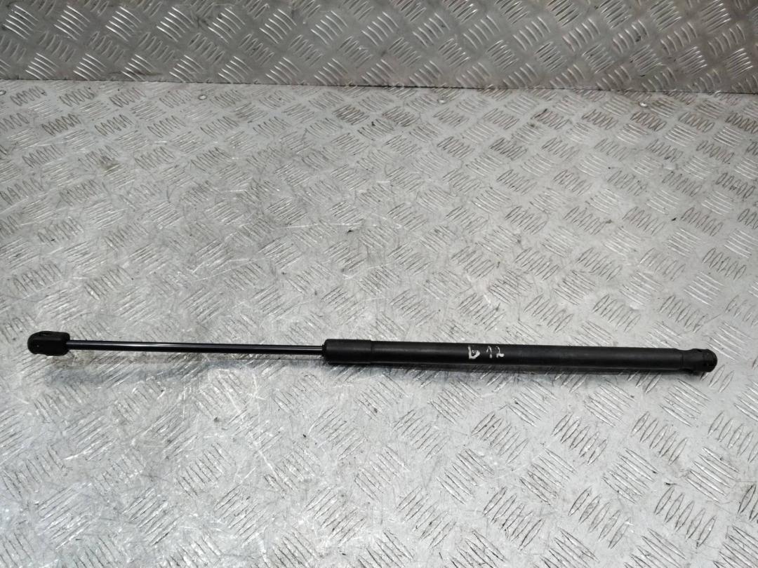 амортизатор капота Volkswagen Touareg 2 поколение 2010, 7L6823359 - фото №1