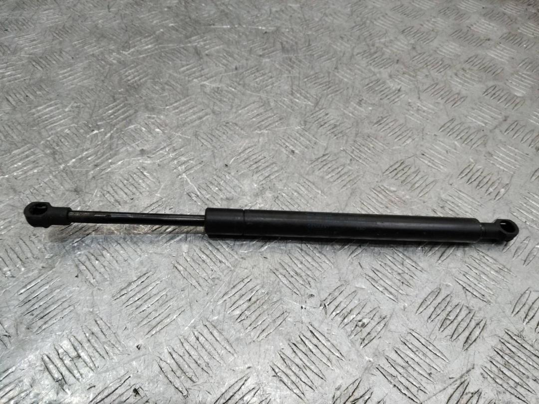 амортизатор крышки багажника (3-5 двери) Volkswagen Touareg 2 поколение 2010, 7L6845587 - фото №1