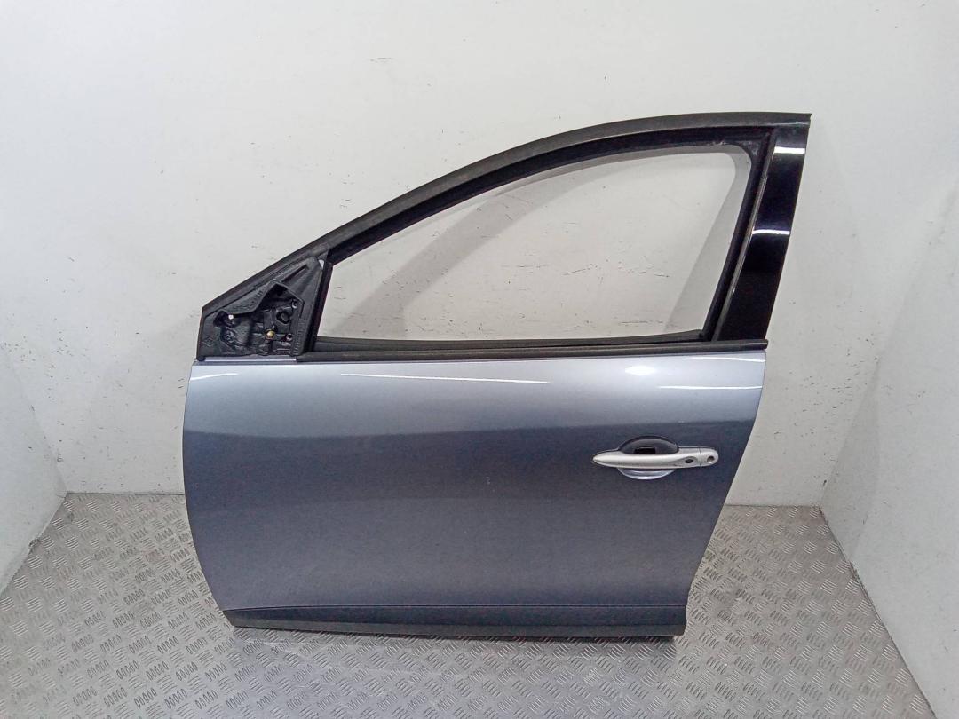 дверь передняя левая Renault Megane 3 поколение 2011 - фото №1