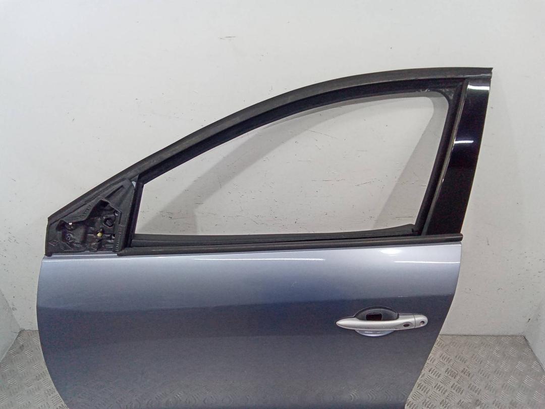 стекло двери передней левой Renault Megane 3 поколение 2011 - фото №1