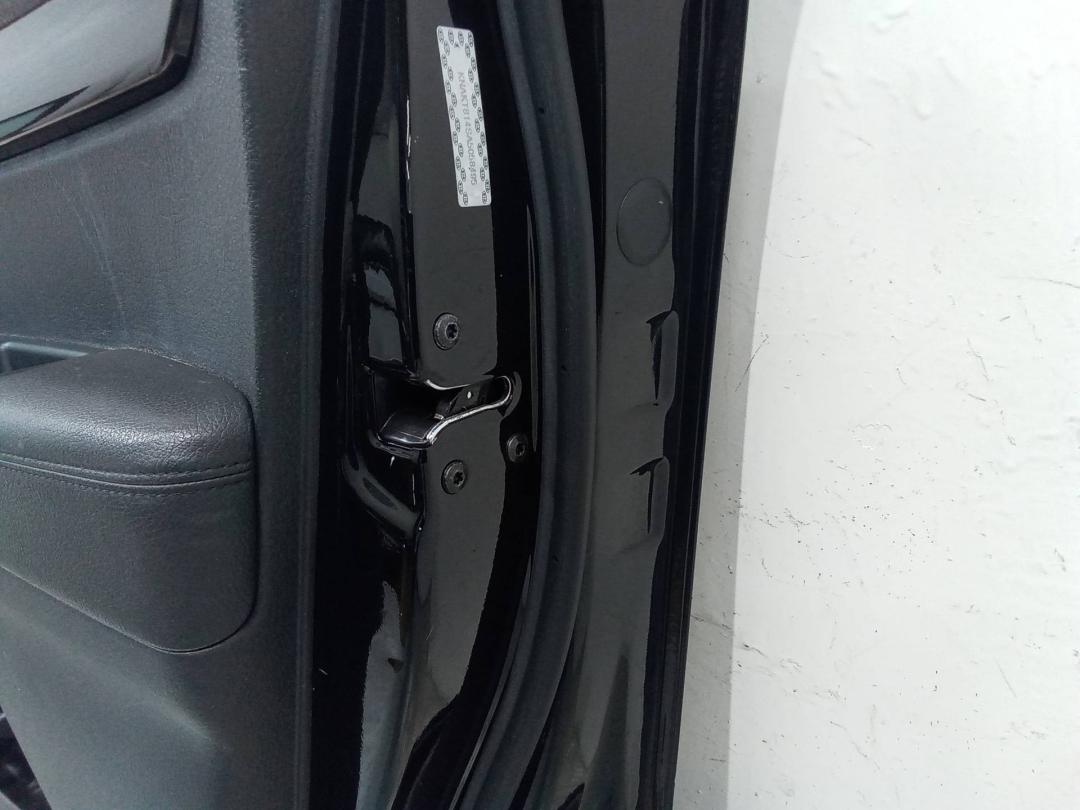 замок двери передней правой Kia Sorento 2 поколение 2009 - фото №1