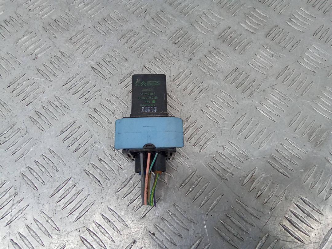 реле накала свечей Citroen C5 2 поколение 2013, 1.6 л., дизель, 9802424080 - фото №1