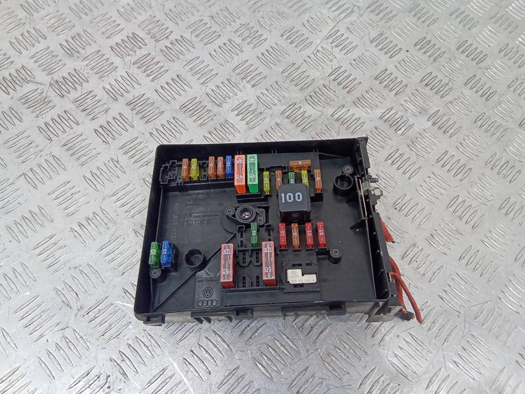 блок предохранителей Skoda Superb 2 поколение 2010, 1K0937125D - фото №1