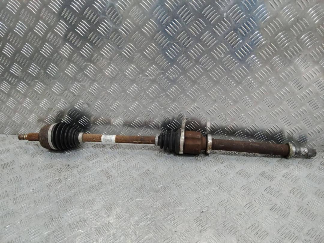 полуось передняя правая (приводной вал, ШРУС) Renault Megane 3 поколение 2010, 1.5 л., дизель, 8200725500 - фото №1