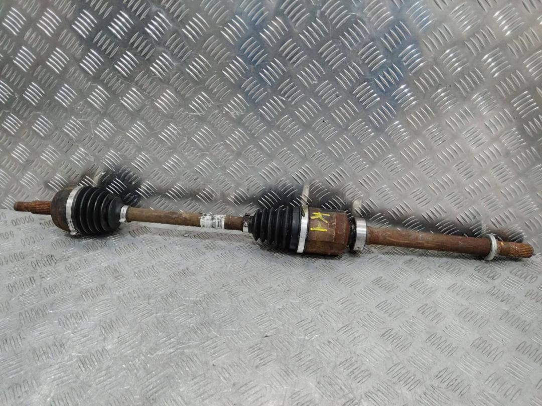 полуось передняя правая (приводной вал, ШРУС) Dacia Duster 1 поколение 2011, 1.5 л., дизель, 391003147R - фото №1