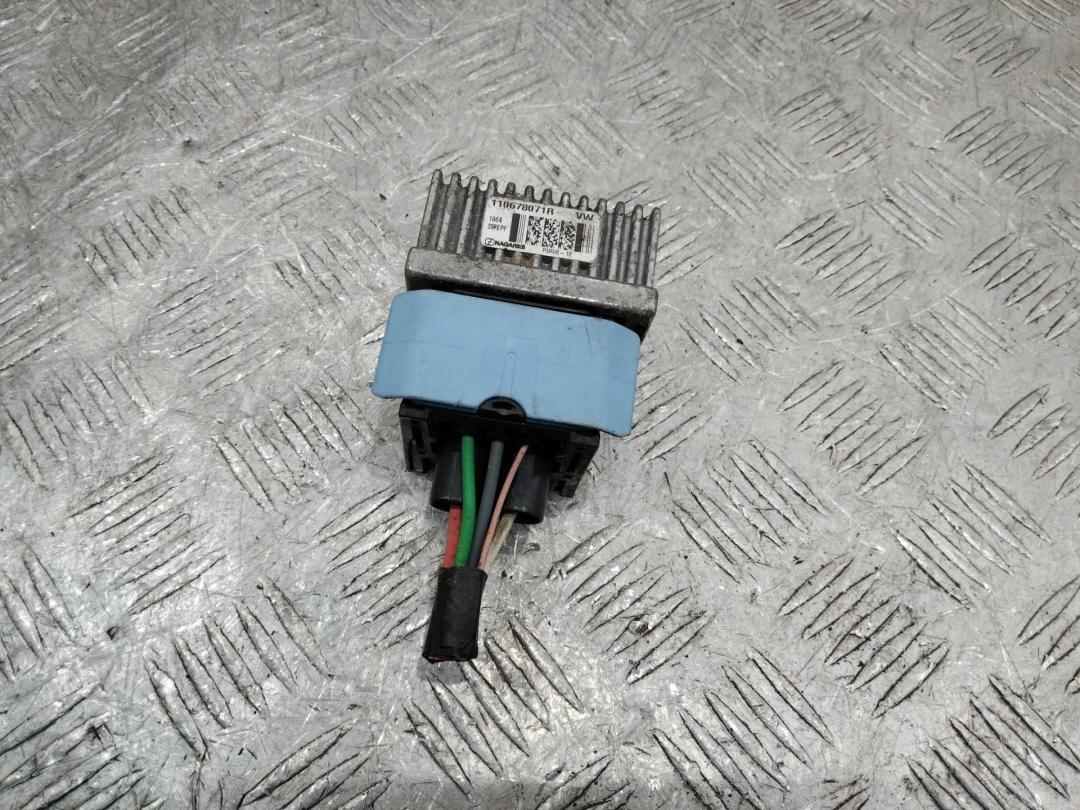 реле накала свечей Renault Duster 1 поколение 2014, 1.5 л., дизель, 110678071R - фото №1