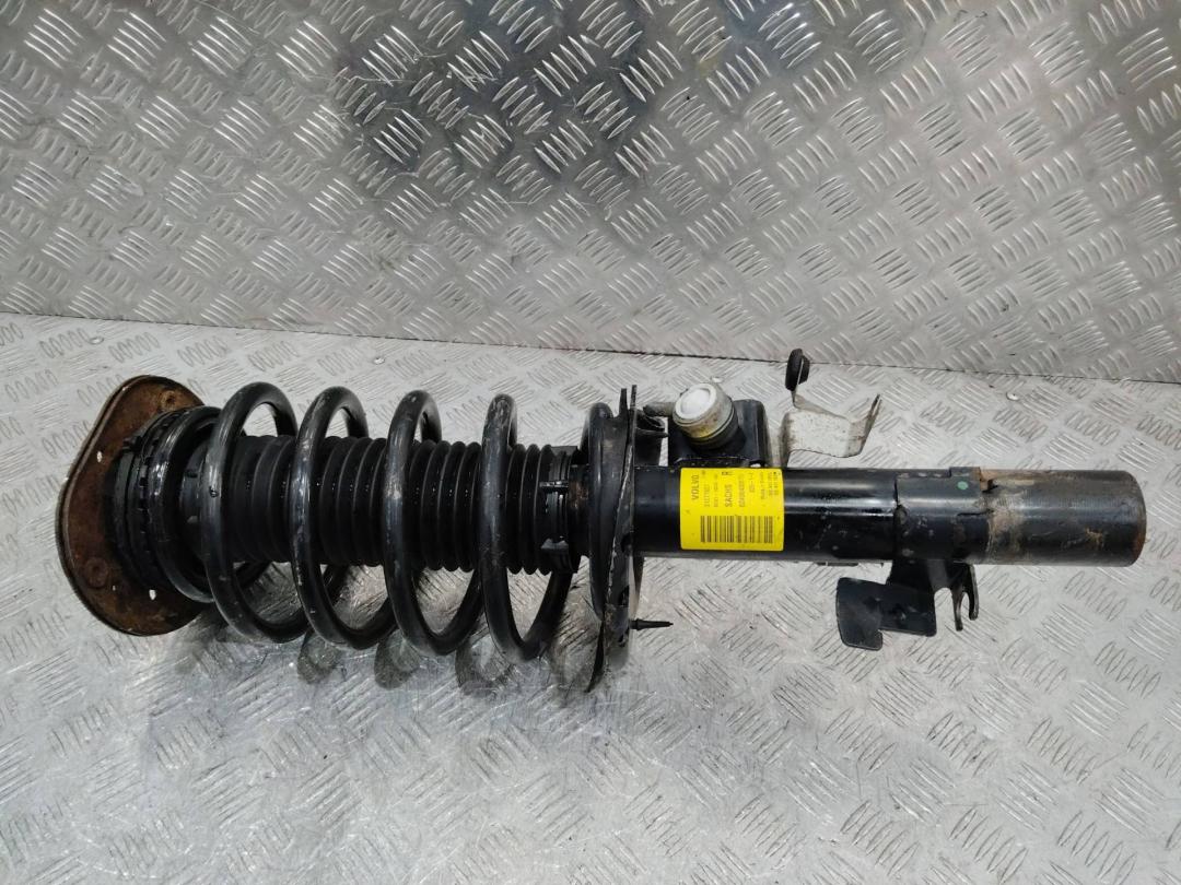 стойка передняя правая Volvo XC60 1 поколение 2011, 2.4 л., дизель, 31277627 - фото №1