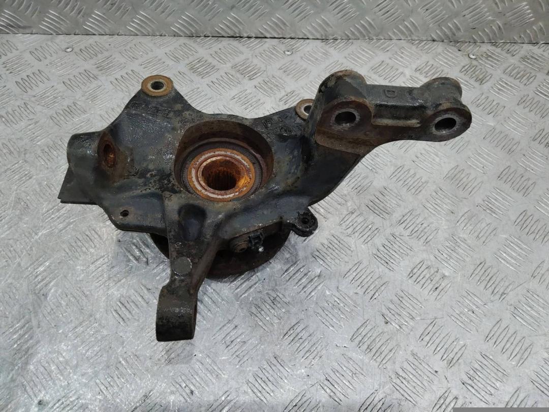 кулак поворотный правый Renault Scenic 3 поколение 2011, 1.5 л., дизель - фото №1