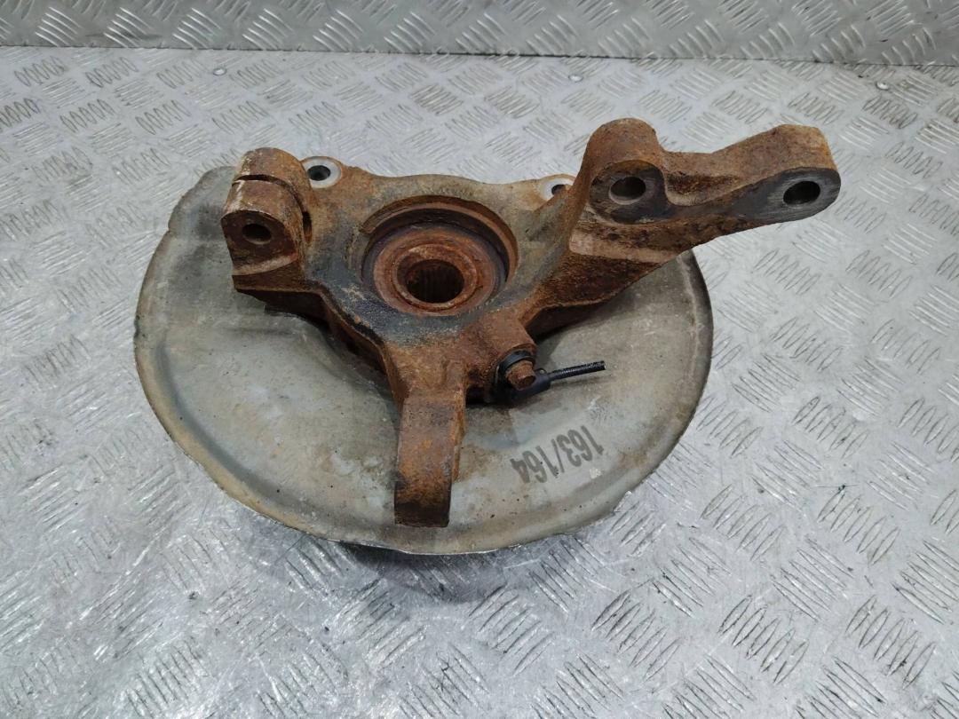 кулак поворотный правый Mitsubishi Lancer 10 поколение 2010 - фото №1