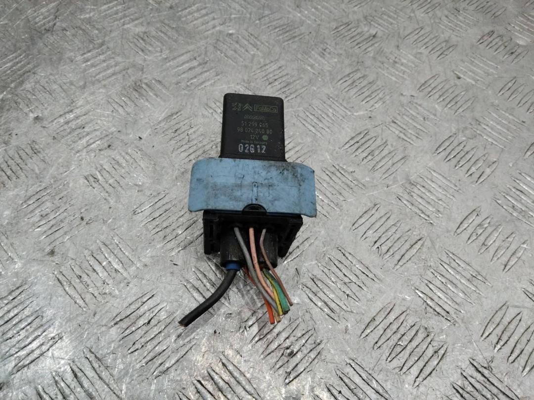 реле накала свечей Citroen C5 2 поколение 2013, 1.6 л., дизель, 9802424080 - фото №1