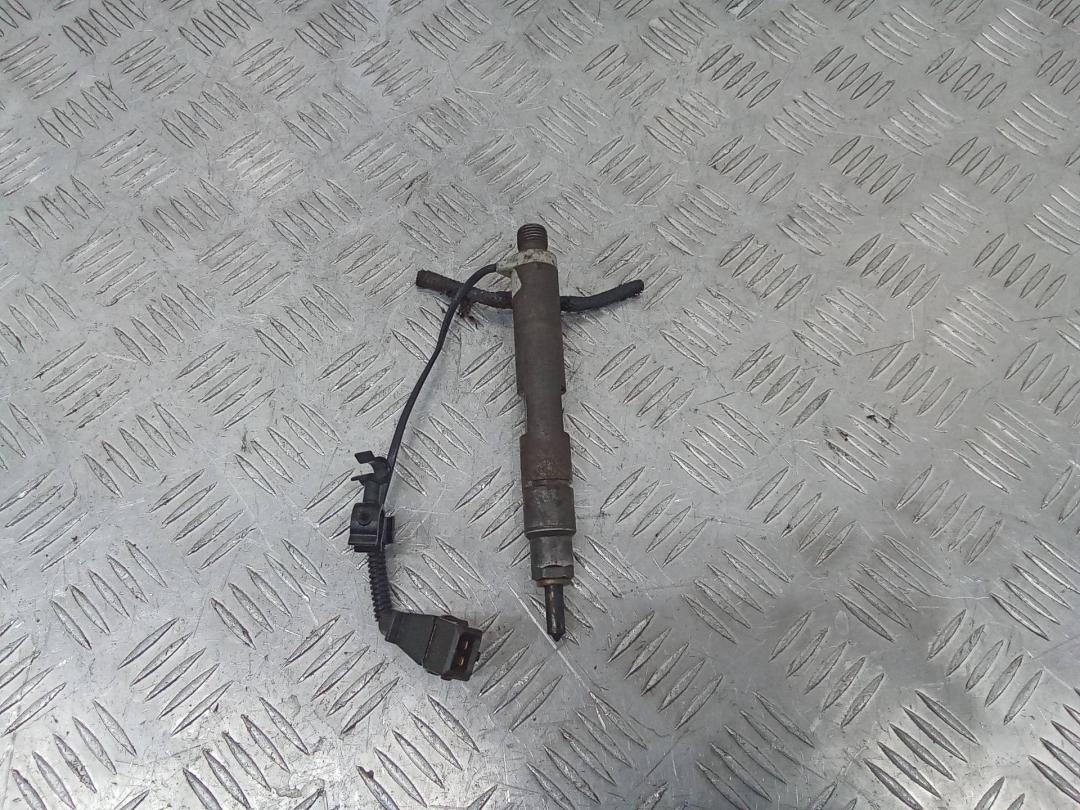 форсунка управляющая Volkswagen Golf 5 поколение 2004, 1.9 л., дизель, 038130201F - фото №1