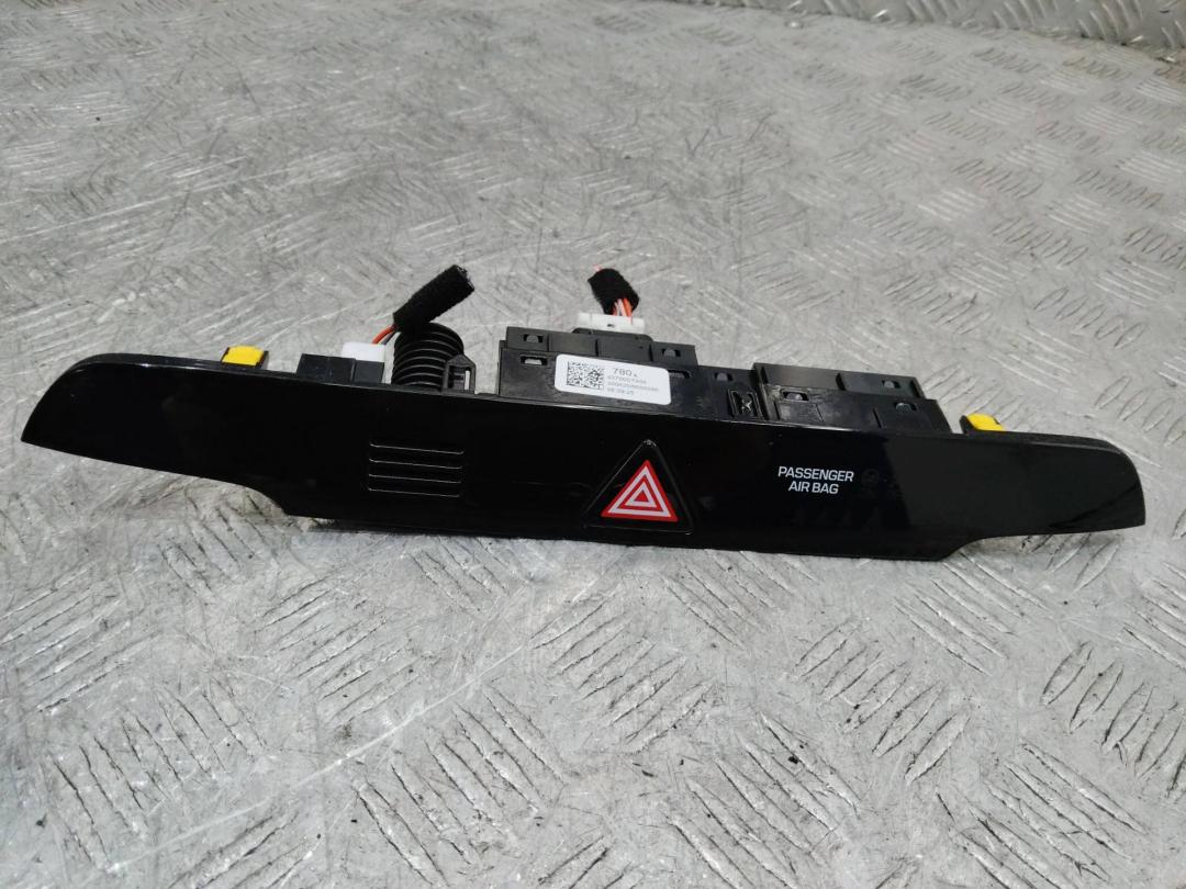 кнопка аварийной сигнализации Hyundai Tucson 4 поколение 2020, 93700D7800 - фото №1