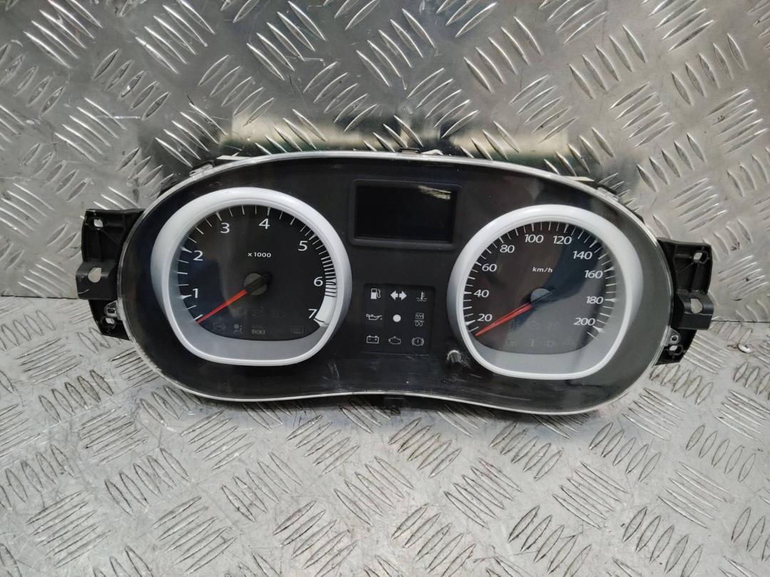 щиток приборов (приборная панель) Dacia Duster 1 поколение 2011, 21677499 - фото №1