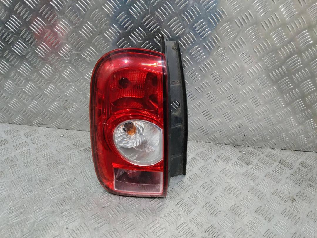 фонарь задний левый Dacia Duster 1 поколение 2011 - фото №1