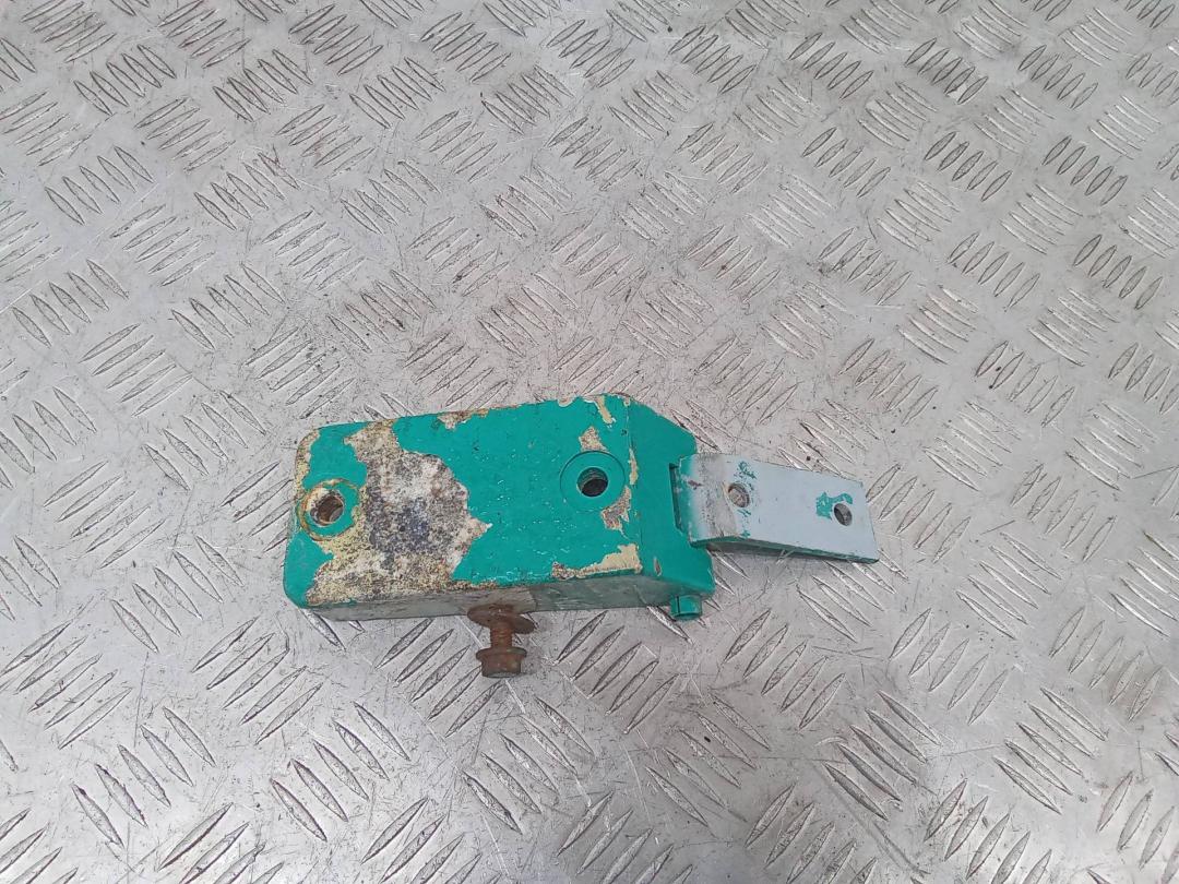 кронштейн (крепление) Mercedes-Benz Atego 1 поколение 2001, A9417930650 - фото №1