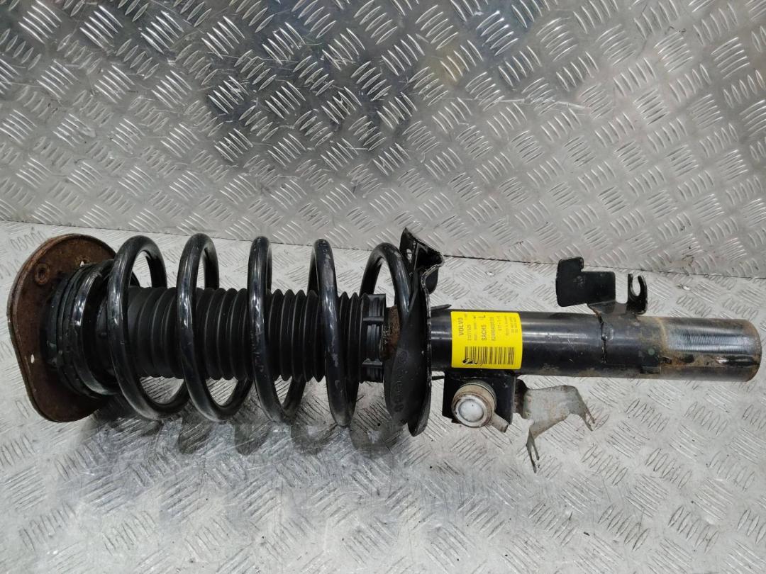 стойка передняя левая Volvo XC60 1 поколение 2011, 2.4 л., дизель, полный привод, 31277626 - фото №1