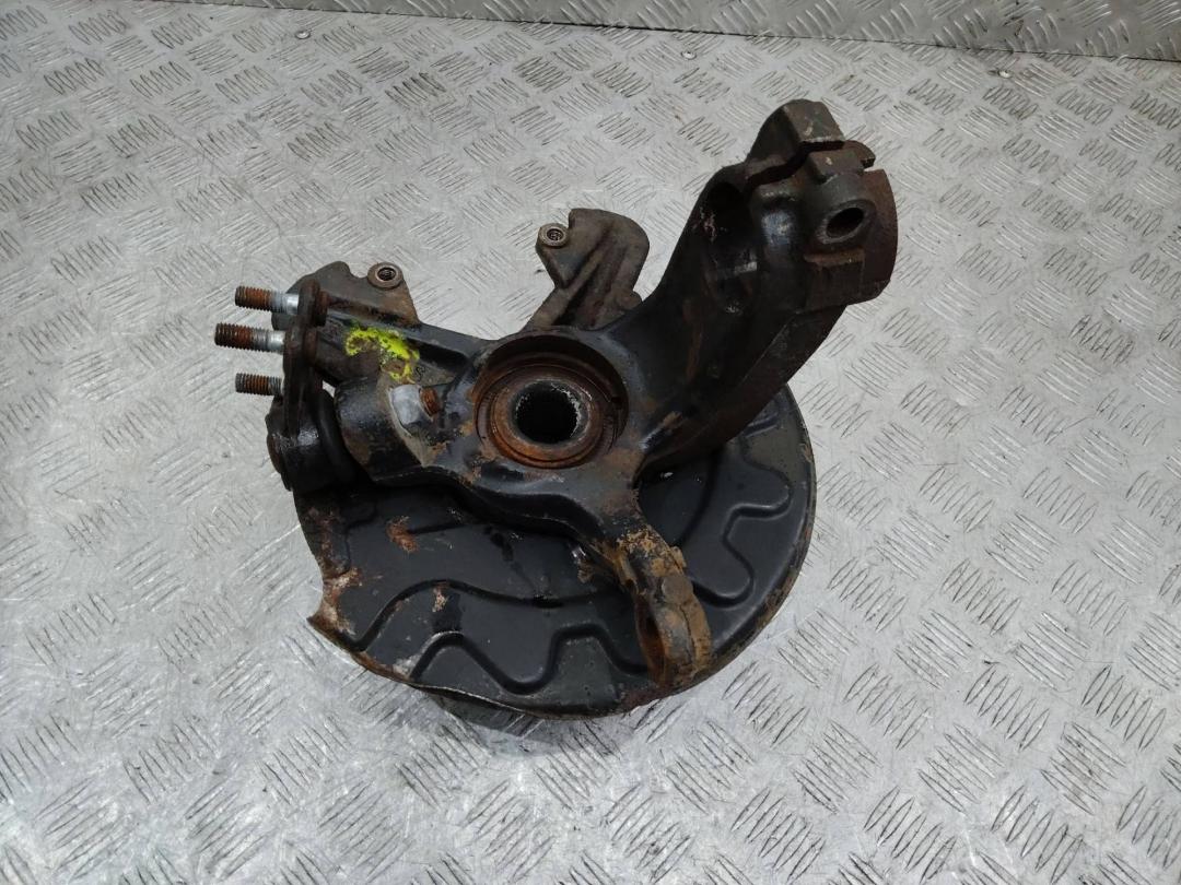 кулак поворотный правый Volkswagen Polo 5 поколение 2013, дизель - фото №1