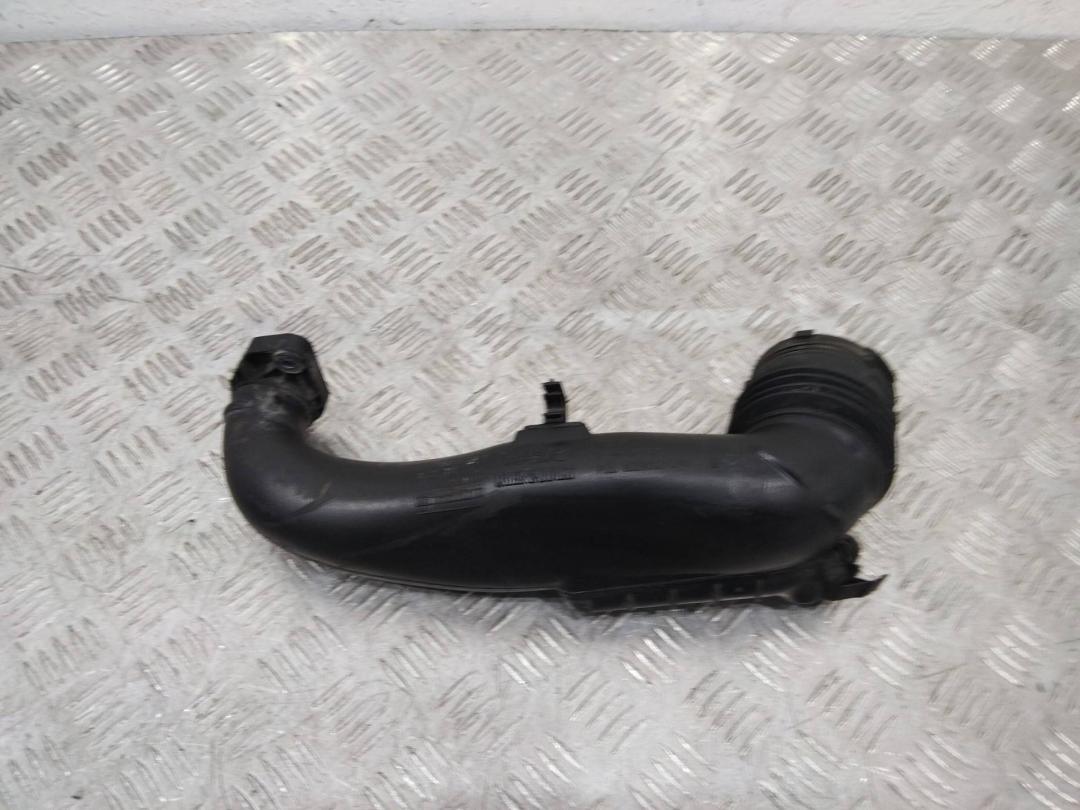 патрубок воздушного фильтра Renault Duster 1 поколение 2013, 8200921878 - фото №1