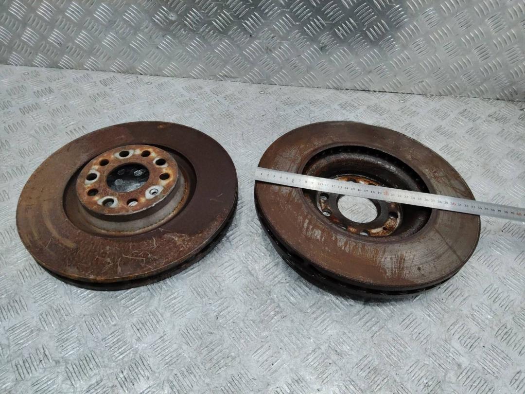 диск тормозной передний Volkswagen Golf 7 поколение 2013 - фото №1