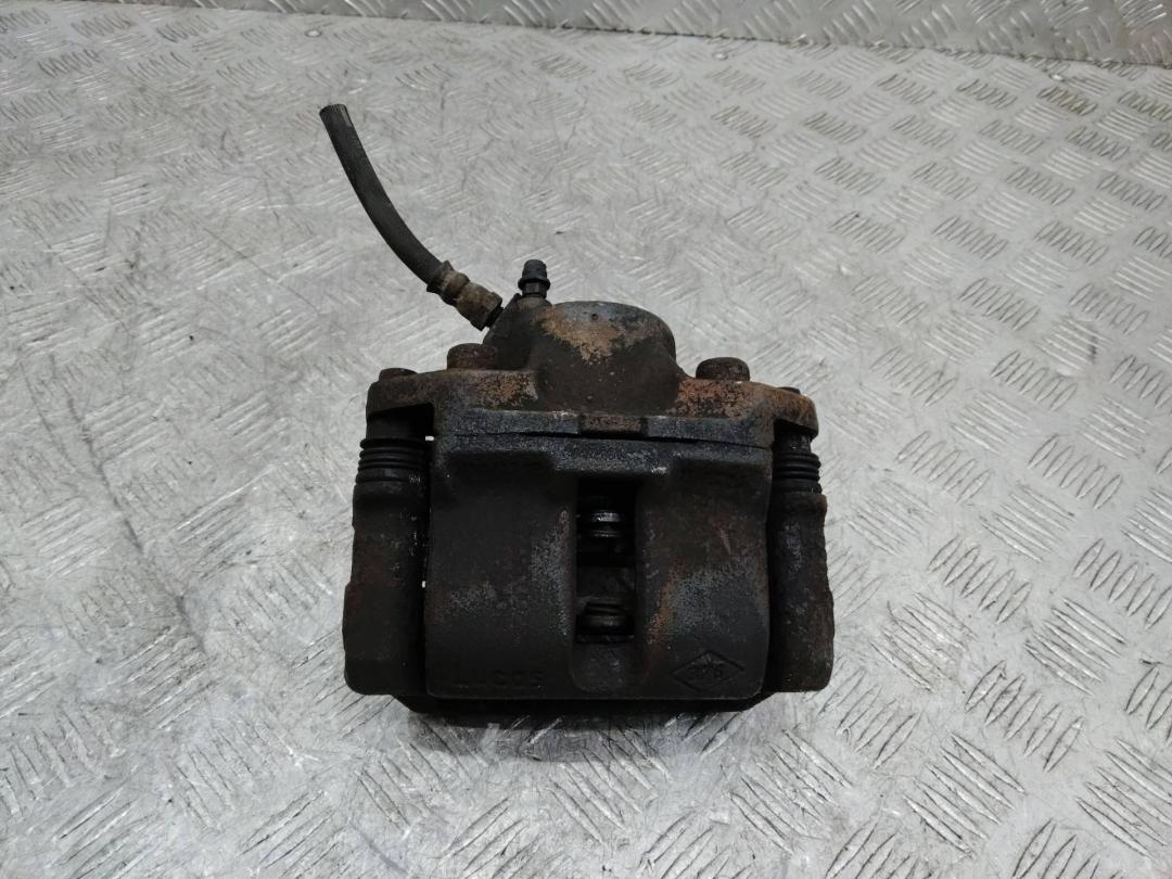 суппорт передний правый Renault Logan 1 поколение 2008 - фото №1