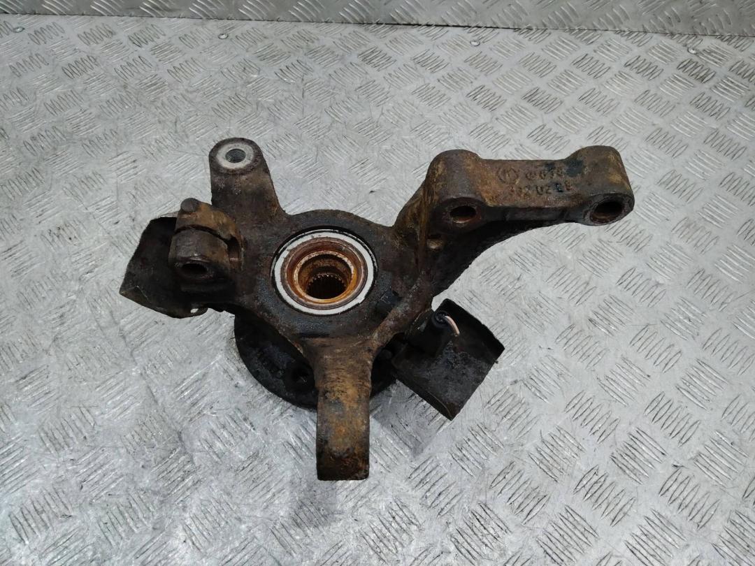 кулак поворотный правый Mercedes-Benz Vito W638 2001, 6383320225 - фото №1