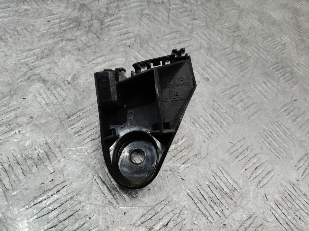 Крепление бампера заднего Toyota C-HR 1 поколение 2018, 52562F4010 - фото №1