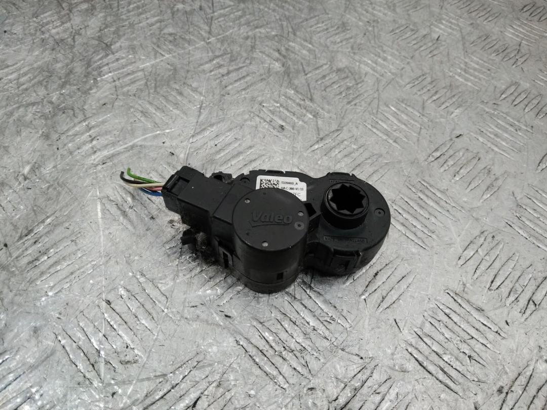 моторчик заслонки печки Renault Megane 4 поколение 2018, T32088BA - фото №1