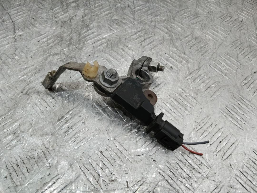 клемма аккумулятора минус Peugeot 5008 1 поколение 2011, 1.6 л., дизель, 9676592280 - фото №1